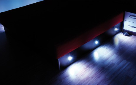 RGB-Spot Beleuchtung fr Wasserbett Podest